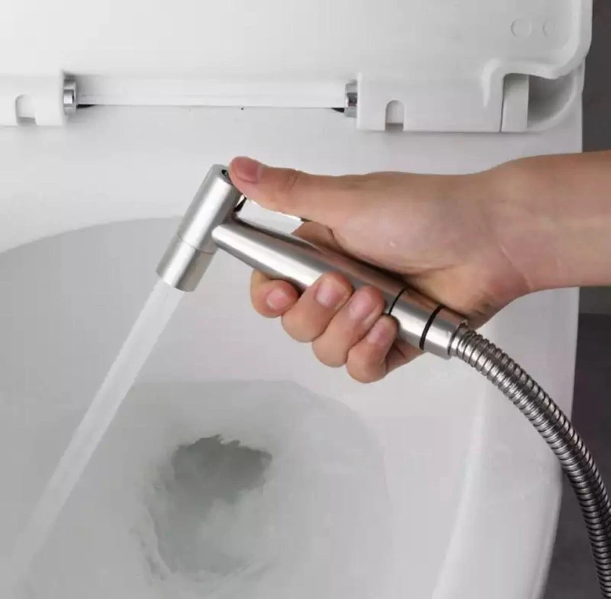 BetterSells® Bidet Handdoucheset - Shattaf - Bidet Sproeier Uit Geborsteld RVS - Inclusief Slang, T-stuk & Wandhouder 7 BetterSells® Bidet Handdoucheset - Shattaf - Bidet Sproeier Uit Geborsteld RVS - Inclusief Slang, T-stuk & Wandhouder - Afbeelding 5
