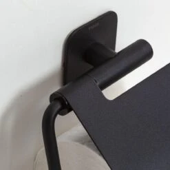 Tiger Colar - Toiletrolhouder Met Klep - Zwart -Badkamer Producten Winkel 1200x1200 2300