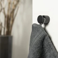 Tiger Bold - Handdoekhaak Medium - ø 2,9 Cm - Zwart -Badkamer Producten Winkel 1200x1200 2486