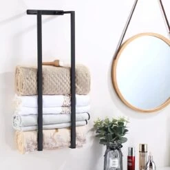 Handdoekrek - 70 Cm - RVS - Handdoekhouder BaderiQ Paris Large - MODEL 2023 - Schroeven Of Plakken - Handdoekenhouders - Handdoekhaak - Handdoek Organizer - Rvs Mat Zwart Poedercoating - Large H70xB20xD14 - Ook Beschikbaar In 40 Cm -Badkamer Producten Winkel 1200x1200 2647