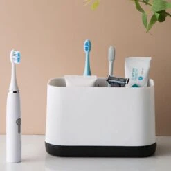 Merkloos Tandenborstelhouder Vrijstaand - Badkamer Organizer Met Lekbak - Badkamer Accessoires - 6 Sorteervakken - Tandenborstel - Wit Met Zwart -Badkamer Producten Winkel 1200x1200 3427