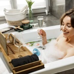 Regno Badplank Voor In Bad - Met Badkussen - Uitschuifbaar En Waterbestendig Badrek - IPad En Glashouder -Badkamer Producten Winkel 1200x1200 3533