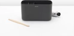 Brabantia ReNew Tandenborstelhouder - 11 X 19,6 X 9,9 Cm - Dark Grey 25 Brabantia ReNew Tandenborstelhouder - 11 X 19,6 X 9,9 Cm - Dark Grey -Badkamer Producten Winkel 1200x590 1
