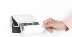 Brabantia ReNew WC Rolhouder - Met Klep - Brilliant Steel 16 Brabantia ReNew WC Rolhouder - Met Klep - Brilliant Steel -Badkamer Producten Winkel 1200x625 3