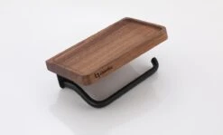 Lopoleis WC Rolhouder – WC-rolhouder – Luxe Toiletrolhouder Walnoothout – Zwart – Zelfklevend – WC Rolhouder Zonder Boren – Toiletrolhouder Met Plankje – WC Rolhouder Zwart – Badkamer Accessoires -Badkamer Producten Winkel 1200x722 1
