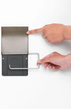 Brabantia ReNew WC Rolhouder - Met Klep - Platinum -Badkamer Producten Winkel 785x1200 3