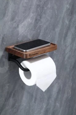 Lopoleis WC Rolhouder – WC-rolhouder – Luxe Toiletrolhouder Walnoothout – Zwart – Zelfklevend – WC Rolhouder Zonder Boren – Toiletrolhouder Met Plankje – WC Rolhouder Zwart – Badkamer Accessoires -Badkamer Producten Winkel 800x1200 37