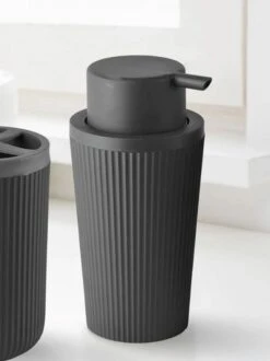 Badkamer Set - 5 Accessoires - Tandenborstelhouder - Zeepdispenser - WC Borstel - Zeepbakje - ZWART - Kayslus -Badkamer Producten Winkel 897x1200 3