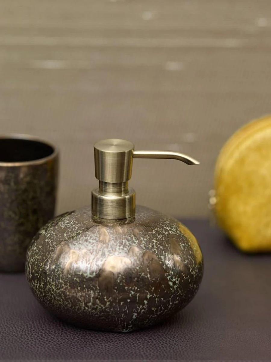 Aquanova Zeepdispenser - Ugo Vintage Bronze 854 - 500 Ml 4 Aquanova Zeepdispenser - Ugo Vintage Bronze 854 - 500 Ml - Afbeelding 2