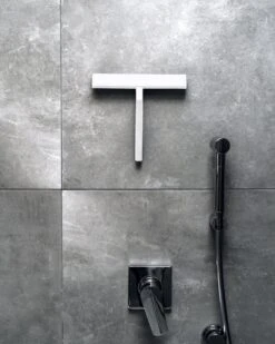 Douchewisser Wit Met Magneetstrip - Badkamer Accessoires - Raamwisser - Trekker Douche - Silicone - 21cm X 20cm -Badkamer Producten Winkel 960x1200 18